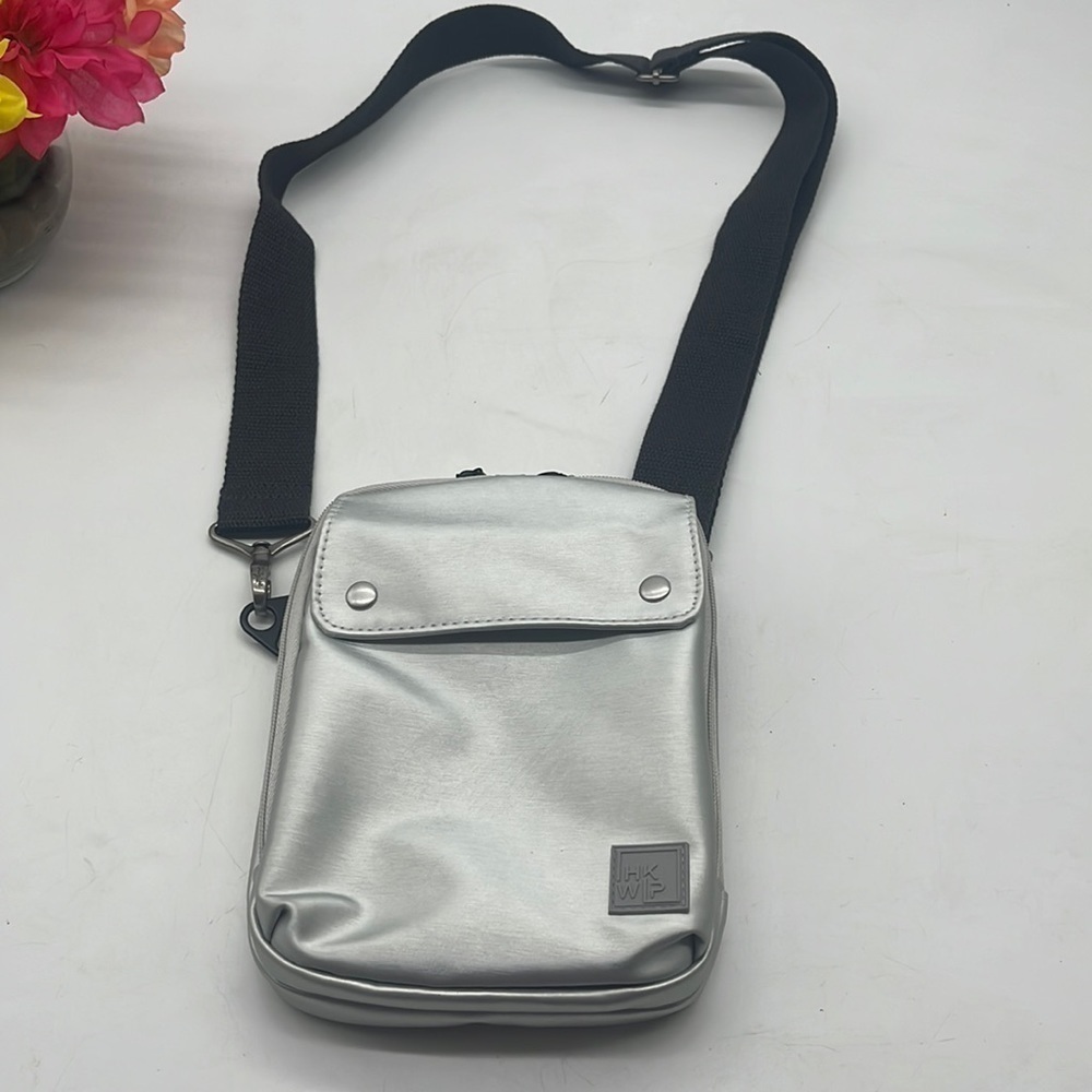 IHKWIP Everyday Essentials small silver crossbody bag with replacement strap